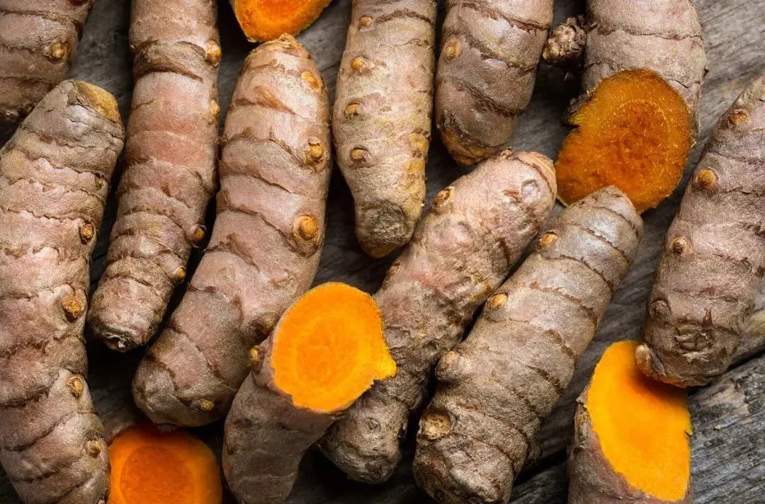 Sensitive Skin Face and Body Wash // Turmeric Glow Soap Live Like You Green It